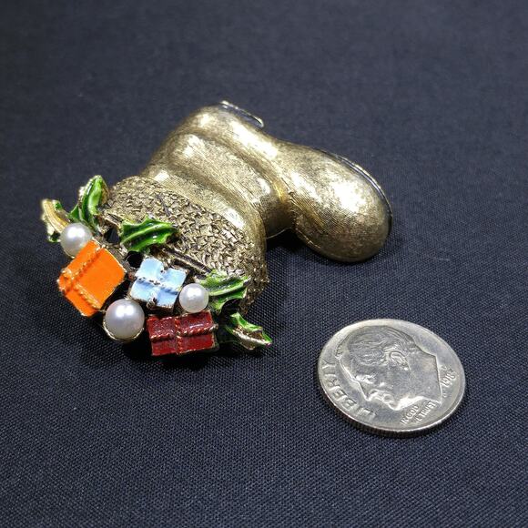 Vintage Christmas Boot Brooch, Enamel Presents, Faux Pearl, 1950s Signed ART - Picture 7 of 10